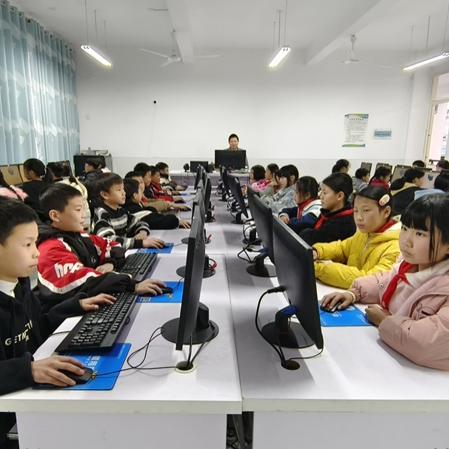 Kako je Sun Haiqing iz Jiangsu Jutiana z računalniškimi donacijami okrepil izobraževanje v domačem kraju?